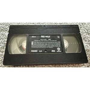 Warner Home Video Free Willy VHS Movie PG 1993 Good Condition Family Adventure